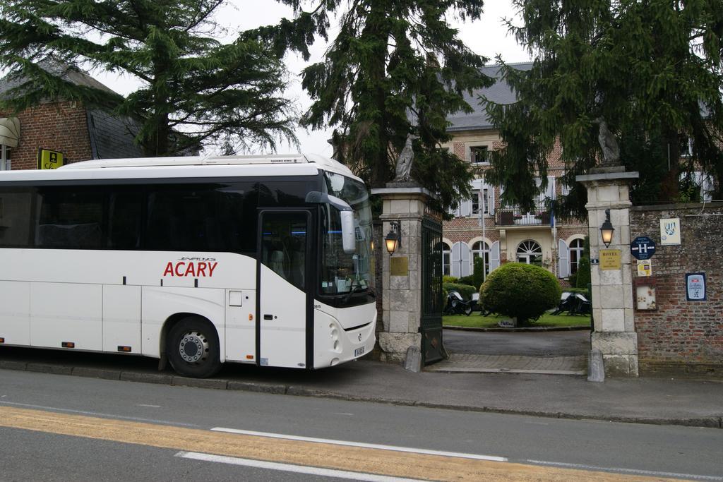 Hotel Le Clos Du Montvinage Étréaupont Buitenkant foto