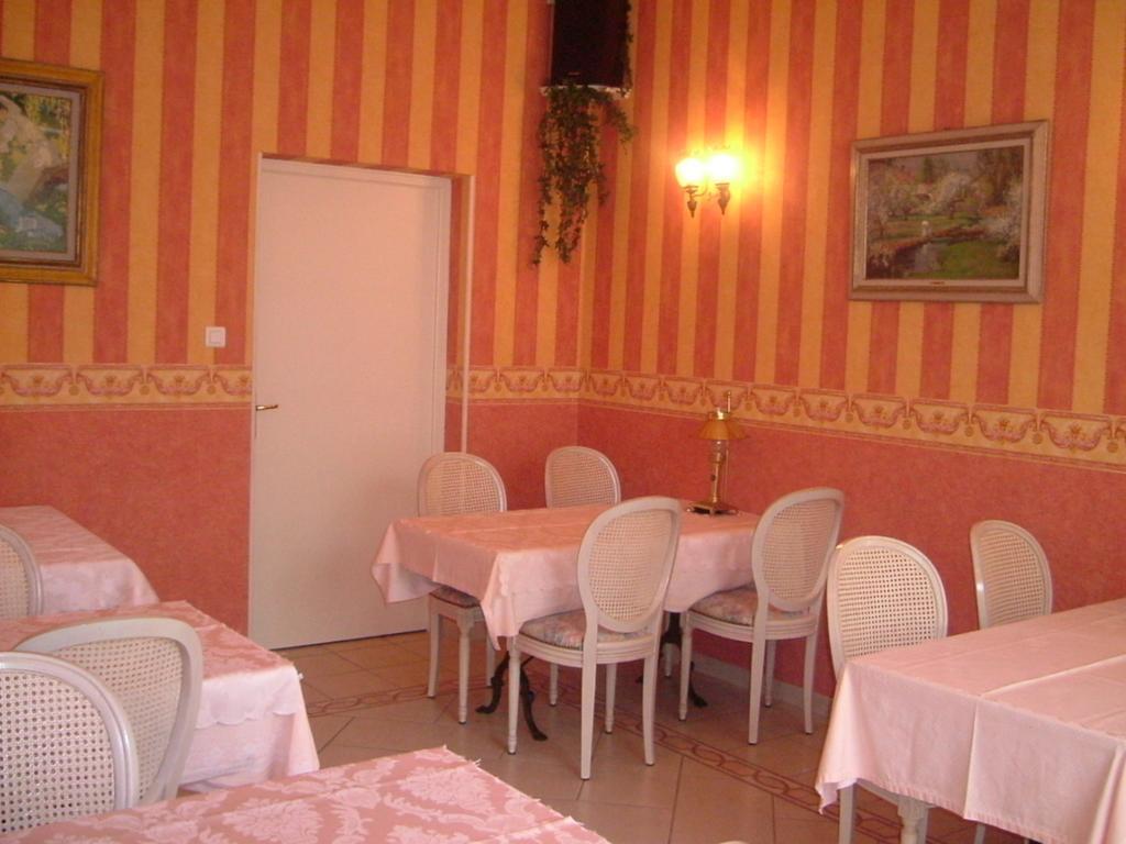 Hotel Le Clos Du Montvinage Étréaupont Buitenkant foto