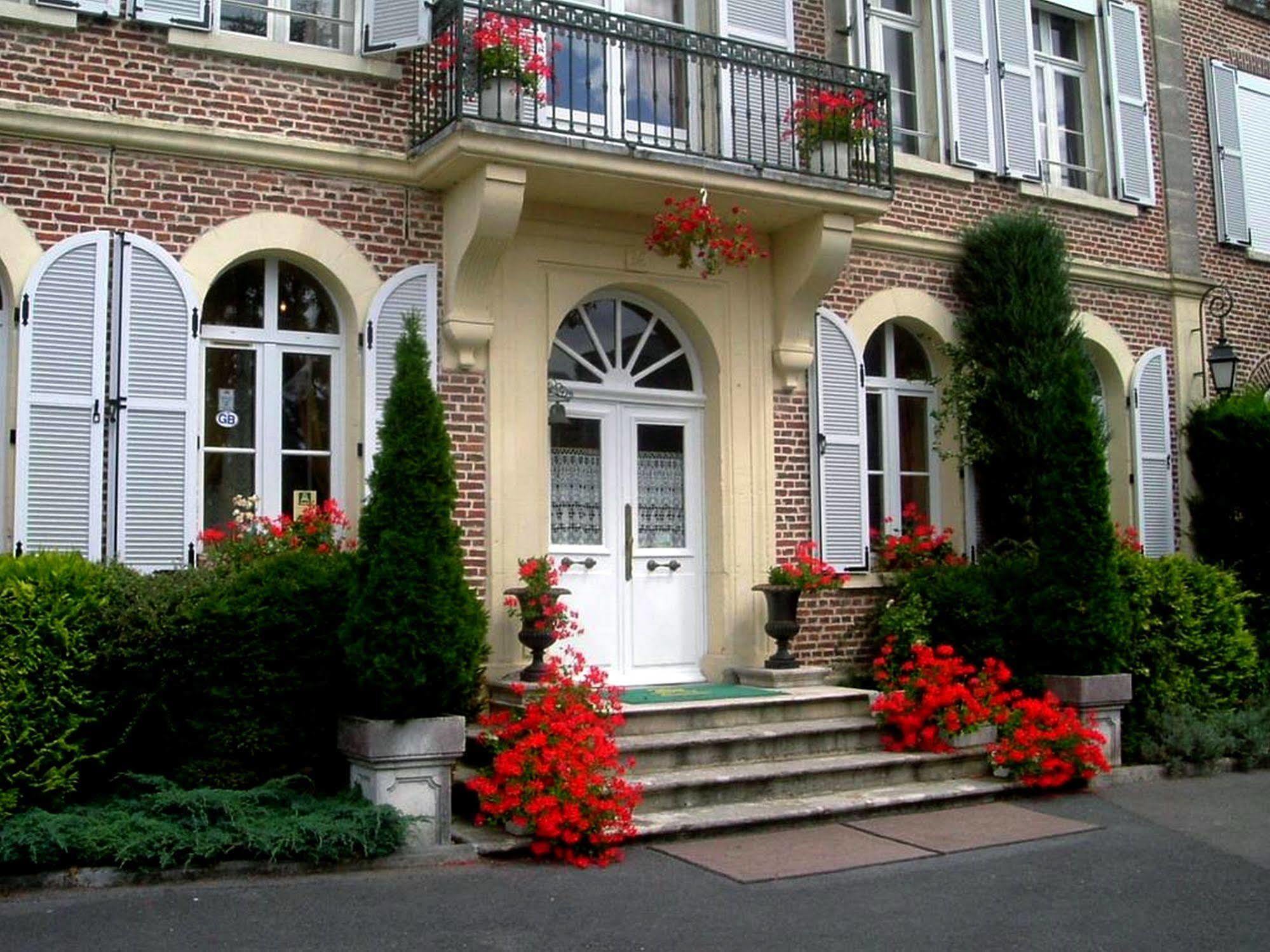 Hotel Le Clos Du Montvinage Étréaupont Buitenkant foto