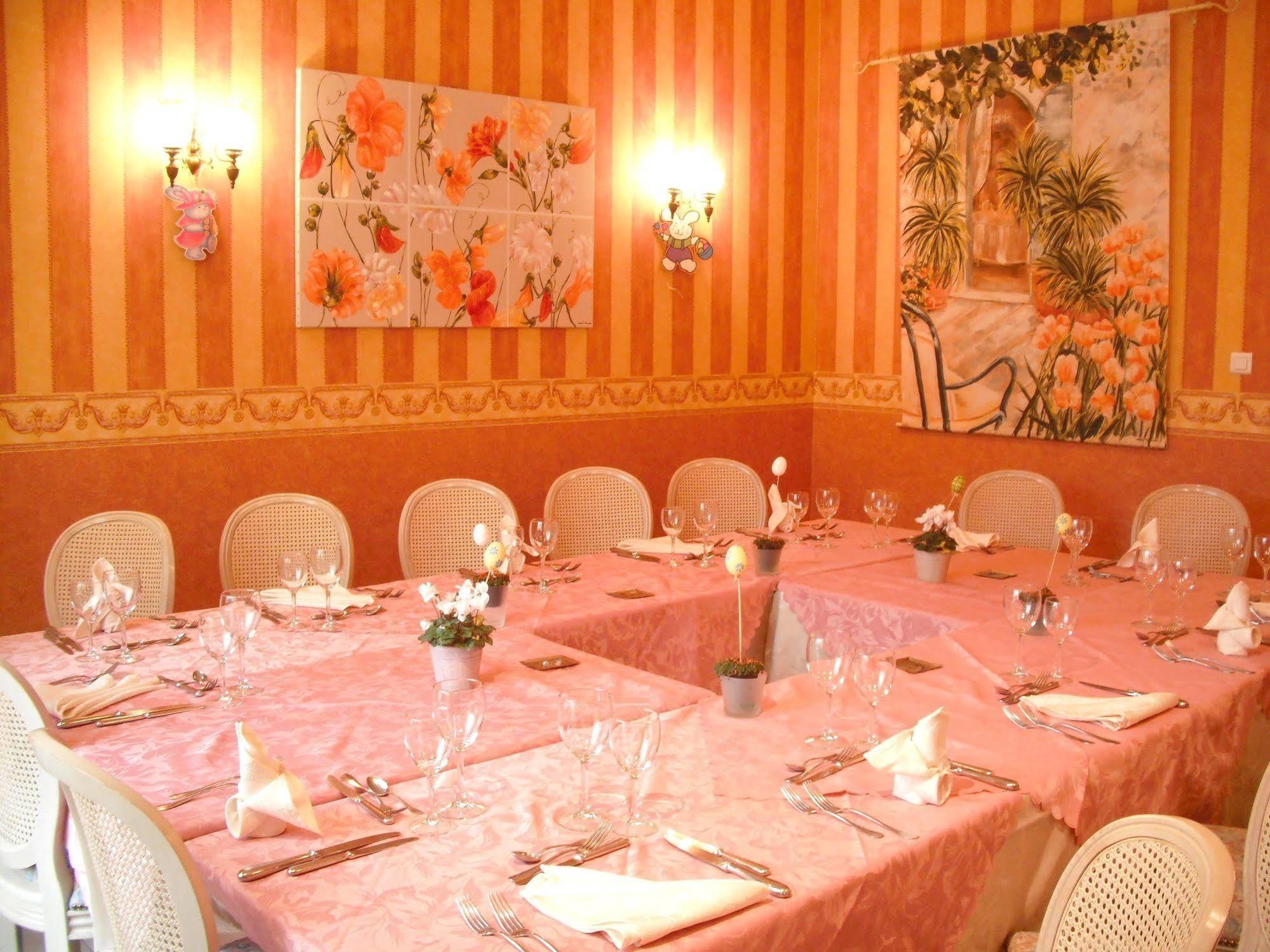 Hotel Le Clos Du Montvinage Étréaupont Buitenkant foto