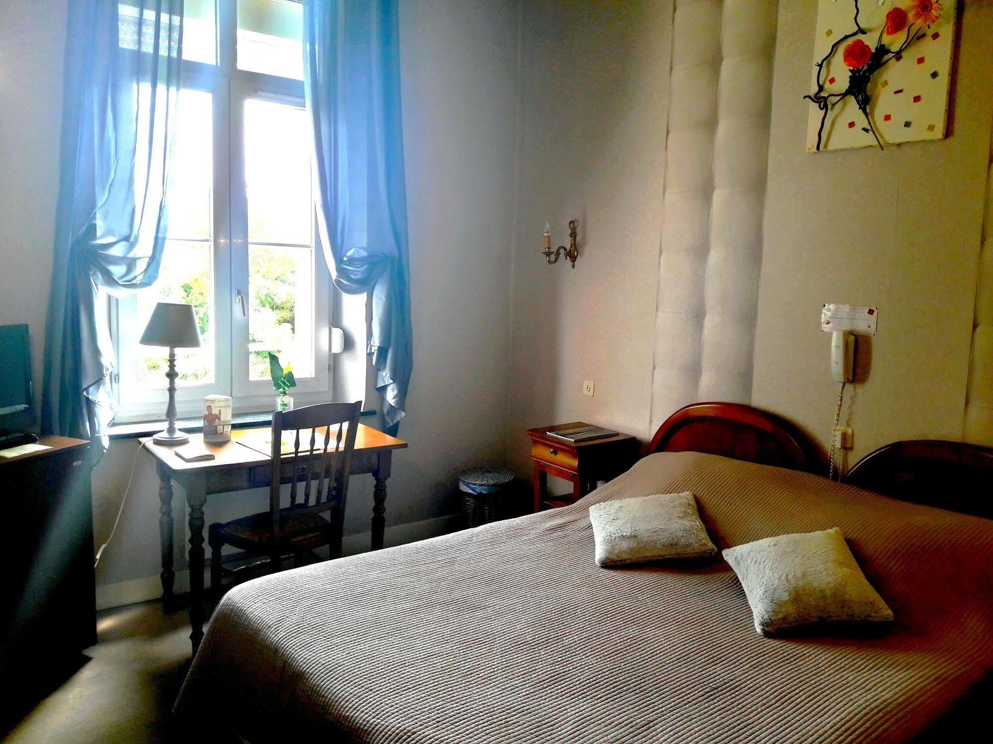 Hotel Le Clos Du Montvinage Étréaupont Buitenkant foto
